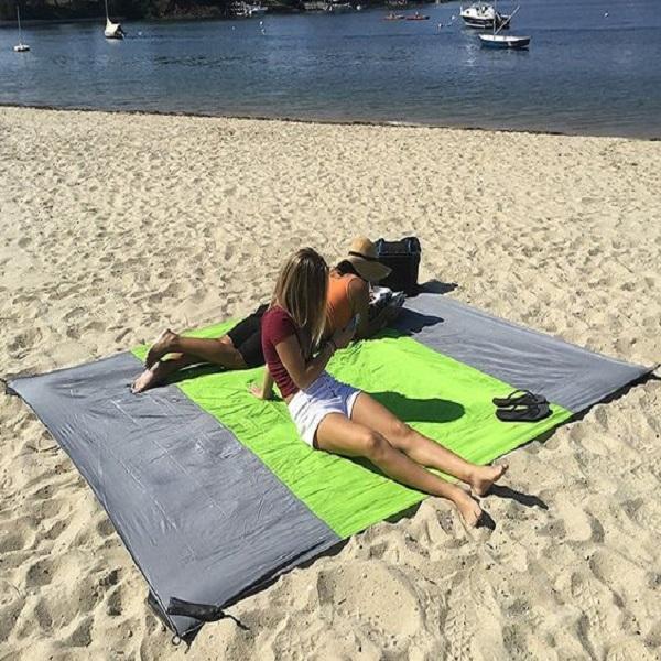 🔥Summer Hot Sale🔥Sandproof Beach Blanket (With 4 Anchor Stakes)